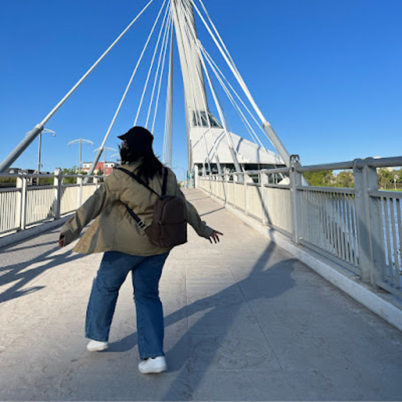 Meet your Posher, Amicka - Picture 1 of 1